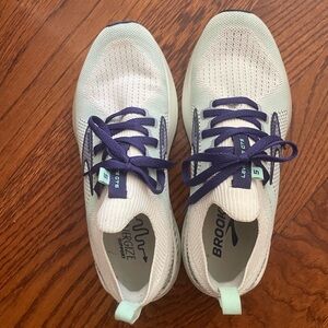 Brooks Levitate CTS, size 7.5